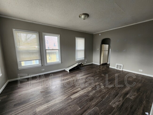 Building Photo - 113 Maplewood St