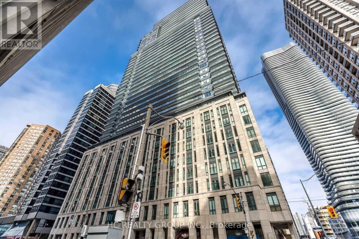 Photo principale - 955-955 Bay St.