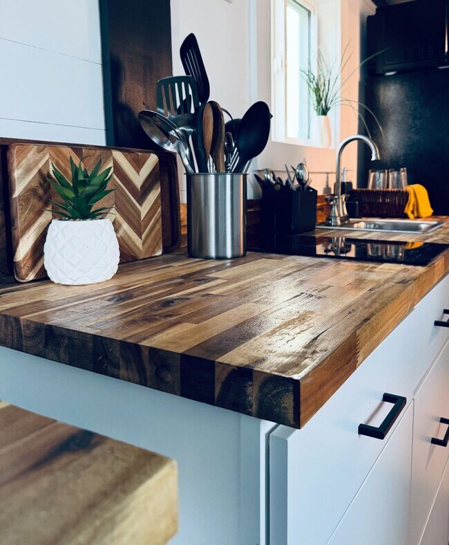 Foto del edificio - Nomad Nest Available Now For Rent