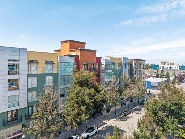 Building Photo - Unit 313