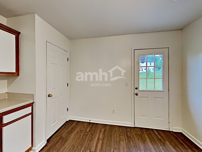 Building Photo - 1202 Larzelere Ln