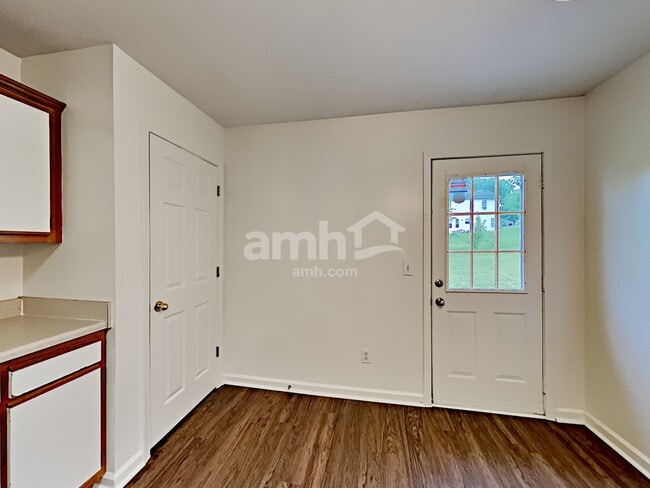 Foto del edificio - 1202 Larzelere Ln