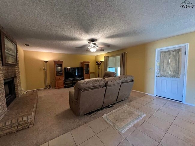 Building Photo - 2108 Selma Dr