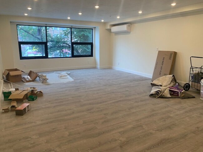 Foto del edificio - Studio Apartment in Brookline | Modern Appliances | Laundry in Building | 9/1