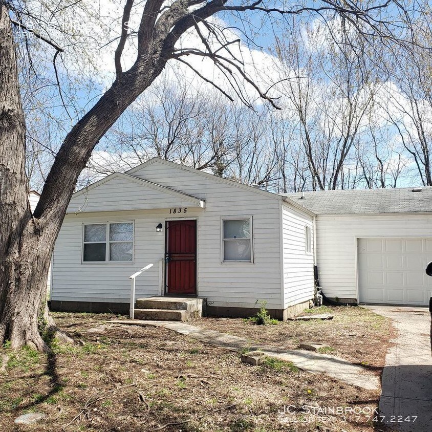 Primary Photo - Near NW 3BR House w/Attached Garage!