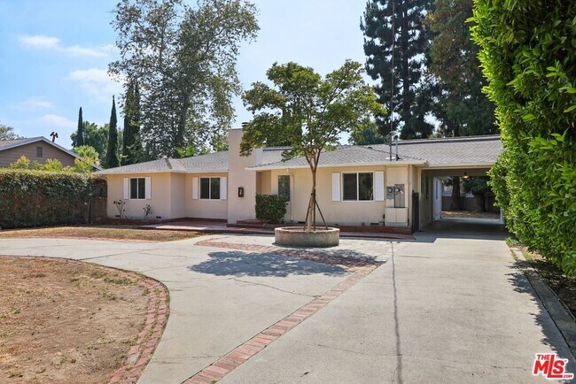 Foto del edificio - 6727 Orion Ave
