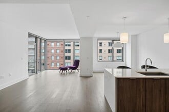 Building Photo - 9 Ave at Port Imperial