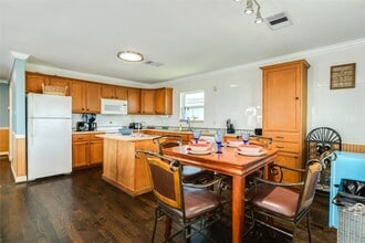 Building Photo - 4025 6th St