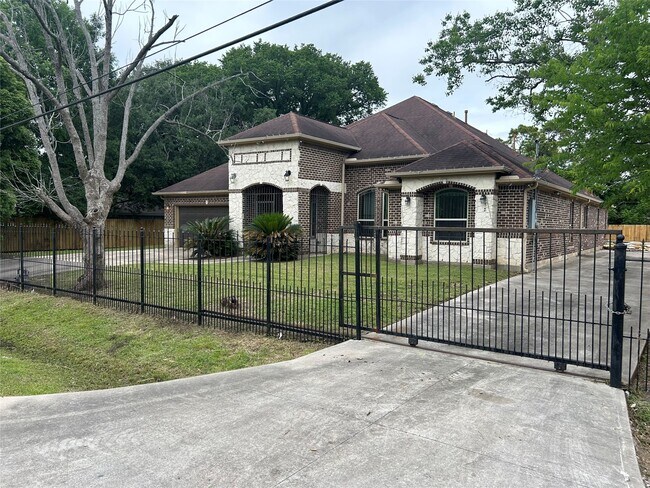 Foto del edificio - 6118 Grapevine St