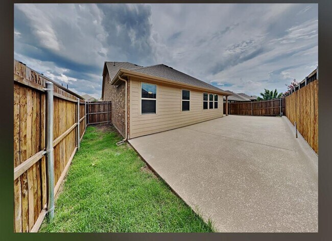 Foto del edificio - 116 Garden Grove Dr