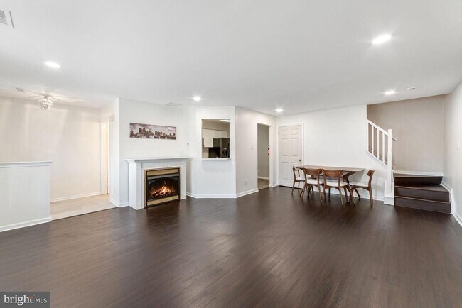 Building Photo - 4402 Aberdeen Ln