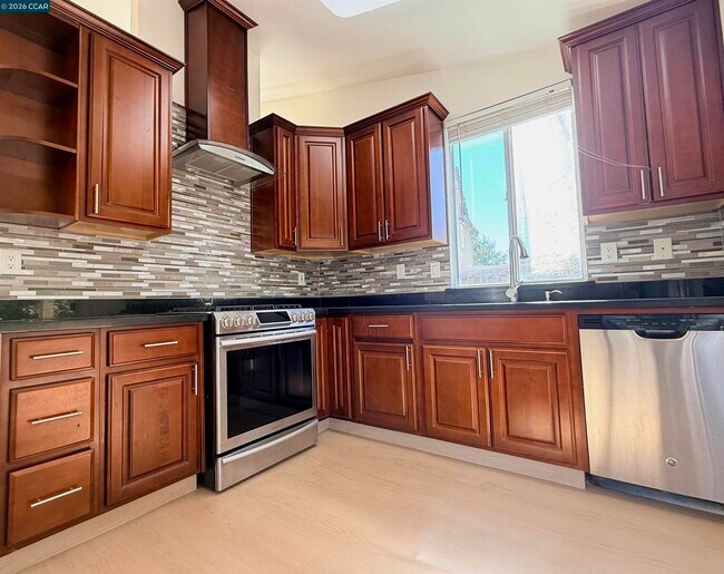 Foto del edificio - 1746 Highland Cir