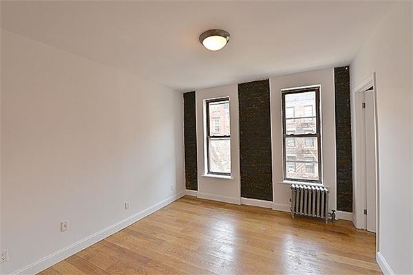 Building Photo - 234 E 4th St