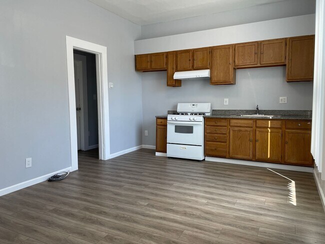 Building Photo - 00812