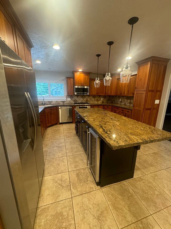 Building Photo - Beautiful Draper Home for rent!