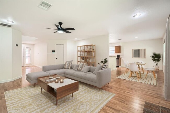 Building Photo - 8801 Piney Creek Bend