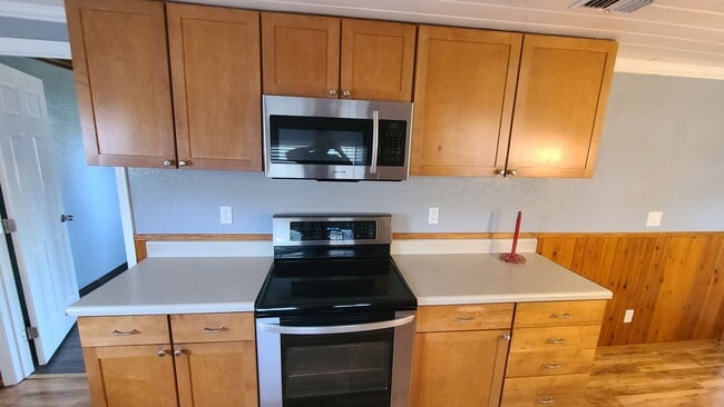 Foto del edificio - Charming 3 Bedroom 1 Bath Home with Spacious Yard ~ No HOA