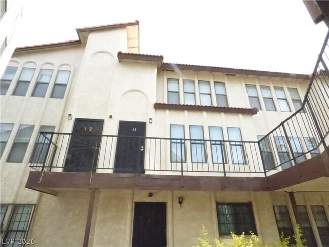 Building Photo - 2080 E Karen Ave