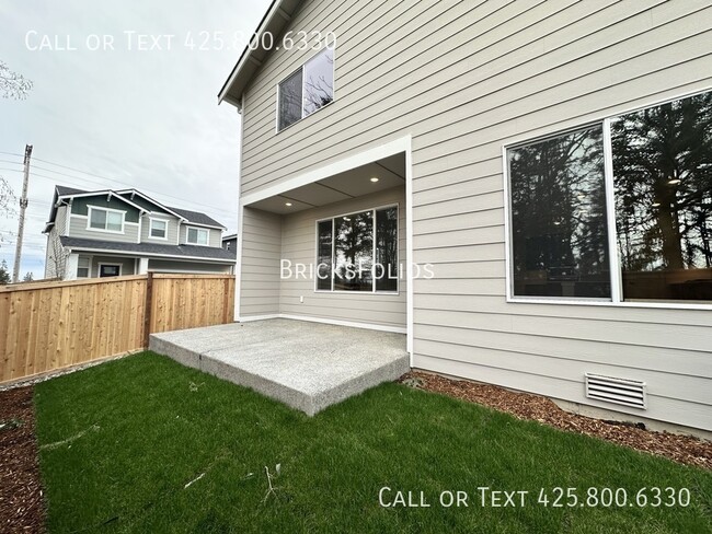 Building Photo - Charming Corner Lot Home in Marysville – Y...