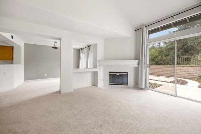 Foto del edificio - 631 S Glenhurst Dr