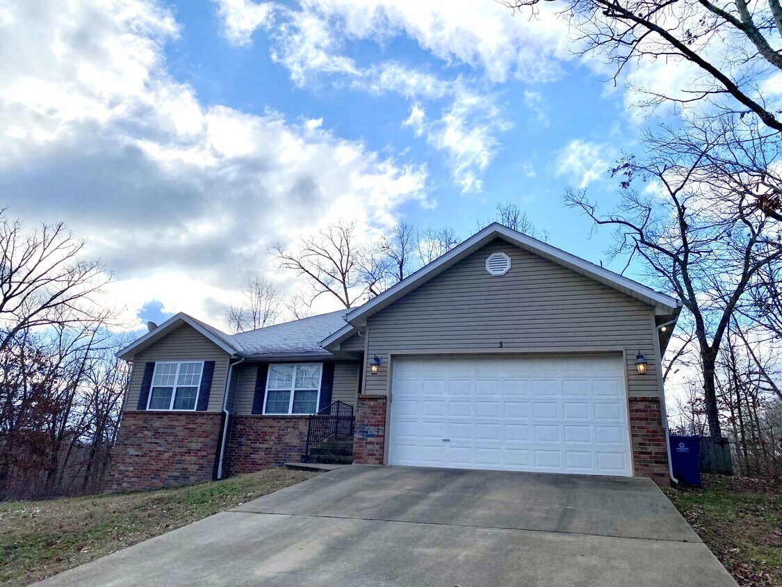 Building Photo - 5 Boxford Cir