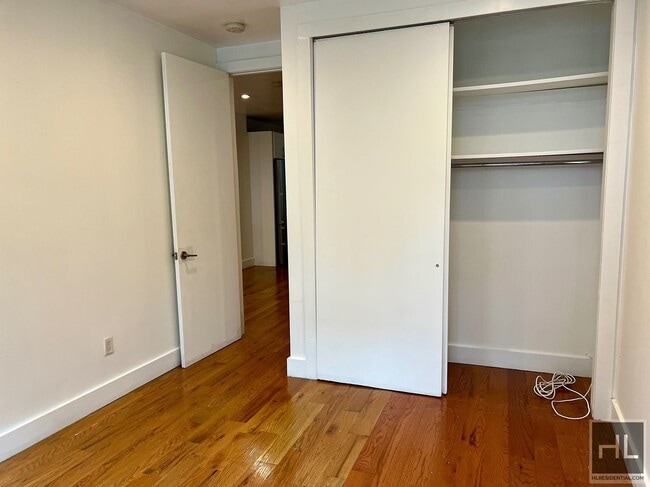 Foto del edificio - 2BR 1BA Pre-War Stunner On Riverside Drive w/ Laundry Room, Parking Garage & Hudson Riverfront Park