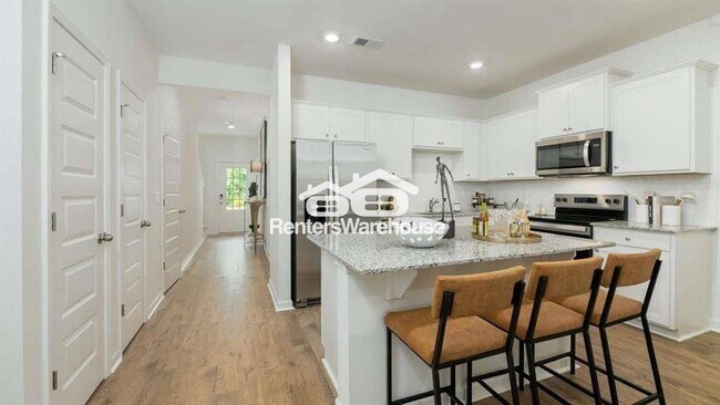 Foto del edificio - 1392 Grove Park Pl NW