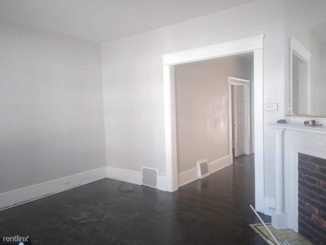 Building Photo - 1709 W 69th St