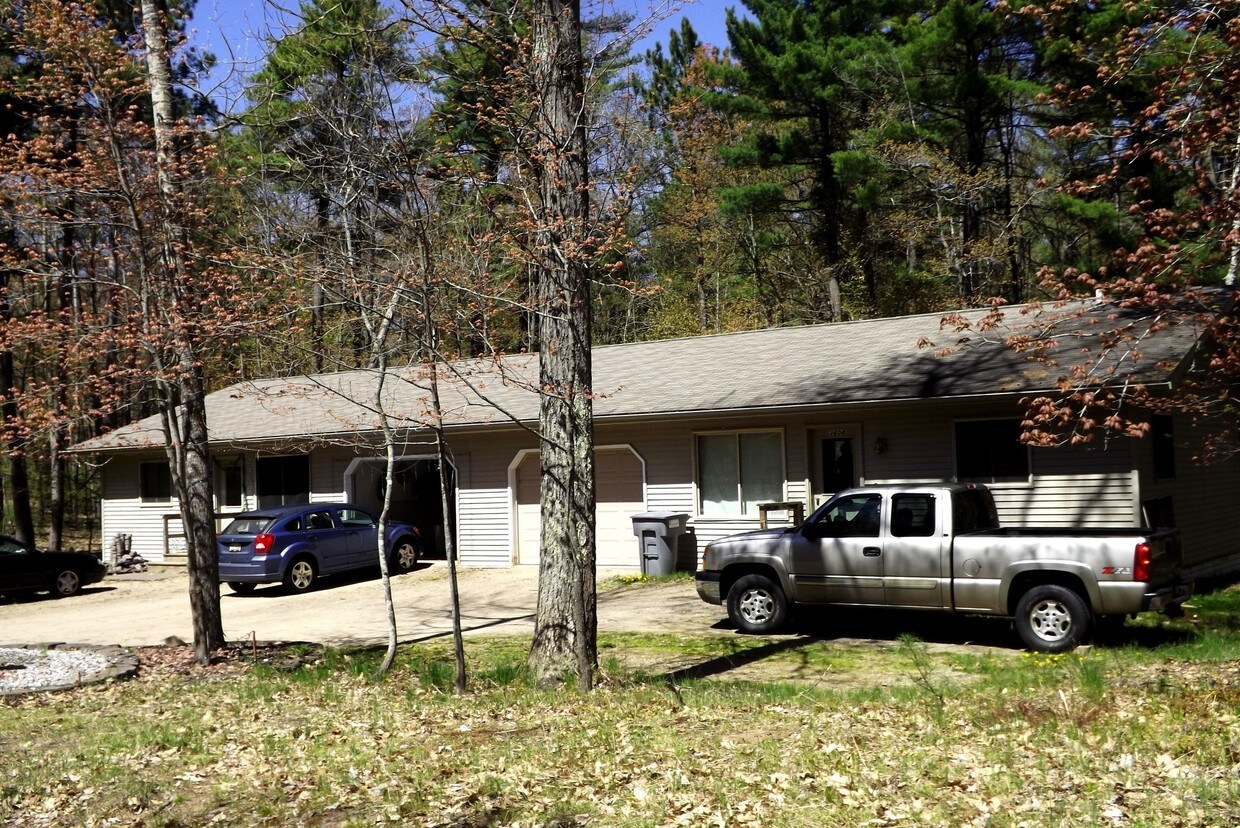 36063608 Hemlock Dr, Eagle River, WI 54521 Apartments in Eagle River, WI