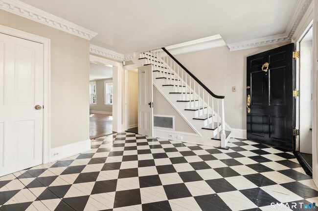 Foto del edificio - 145 Lyons Plain Rd