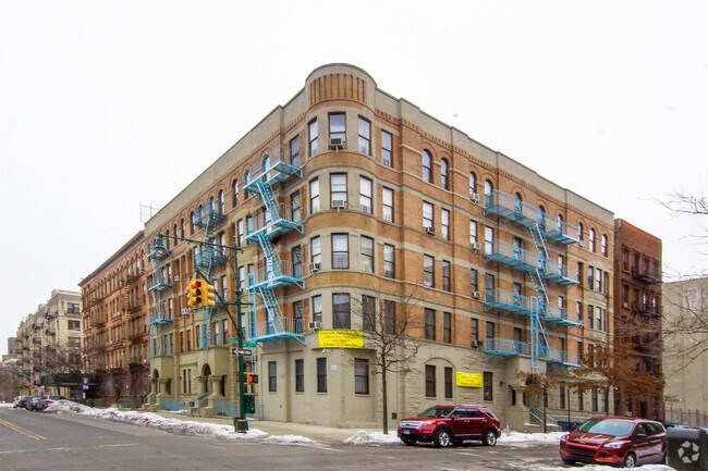 Building Photo - 514 Manhattan Ave
