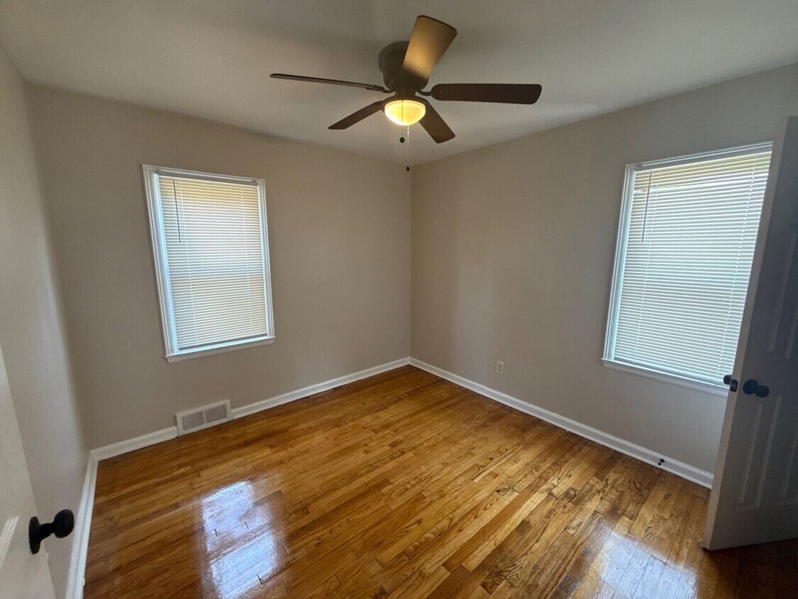 Foto principal - Renovated 3-Bedroom Home – We Welcome Sect...