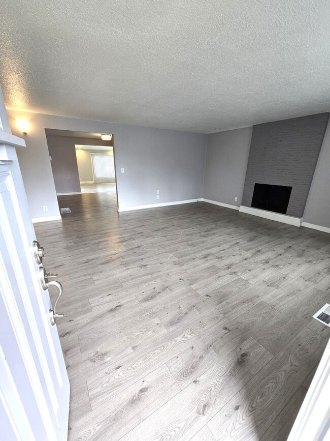 Photo - HUGE Bonus room ! Remodeled !  Hardwood Flooring Throughout & New Carpet in Bedrooms, Tile, Grani... House