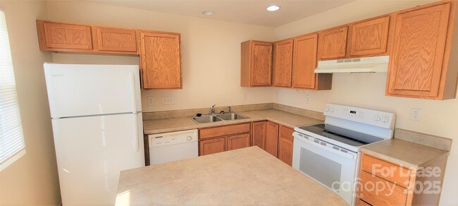 Building Photo - 915 Par One Ct