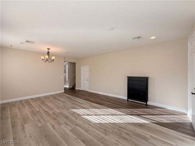 Foto del edificio - 10733 Mentesana Ave