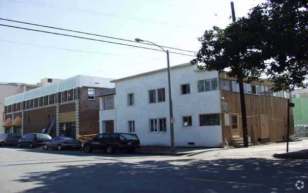 Building Photo - 116-122 W 9th St