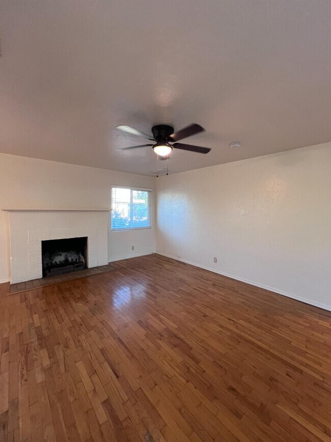 Building Photo - 737 E Shields Ave