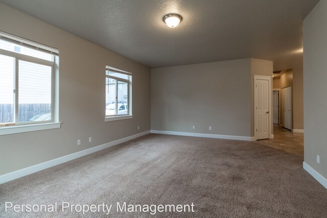 Building Photo - 3 br, 2 bath House - 3111 NE 120th Court