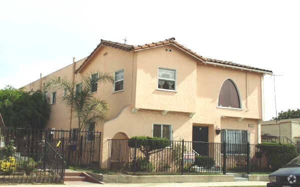Foto principal - 1924 Cedar Ave