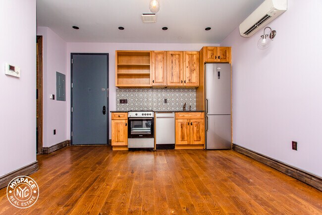 Building Photo - 254 Palmetto St