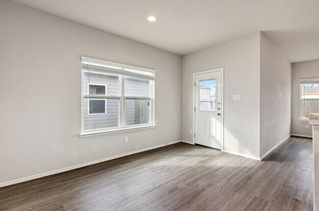 Building Photo - Charming 3-Bedroom Home in Horizon Pointe