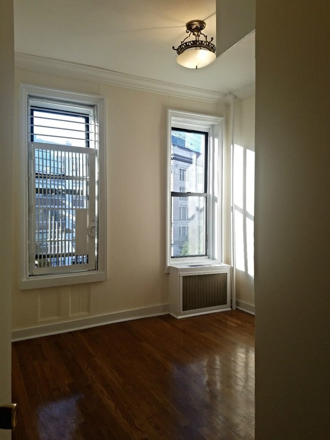 Building Photo - 34 Watts Street