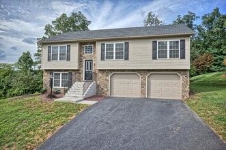 Building Photo - 15 Scarlet Oak Dr