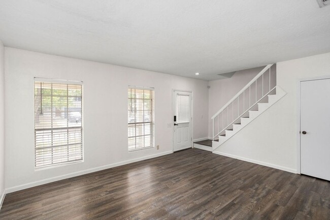 Building Photo - 9110 Chinon