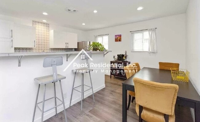 Building Photo - Updated 2bd/1ba Duplex In The Arden Area