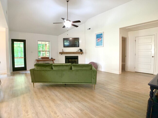 Foto del edificio - 2834 E Old Ashland City Rd