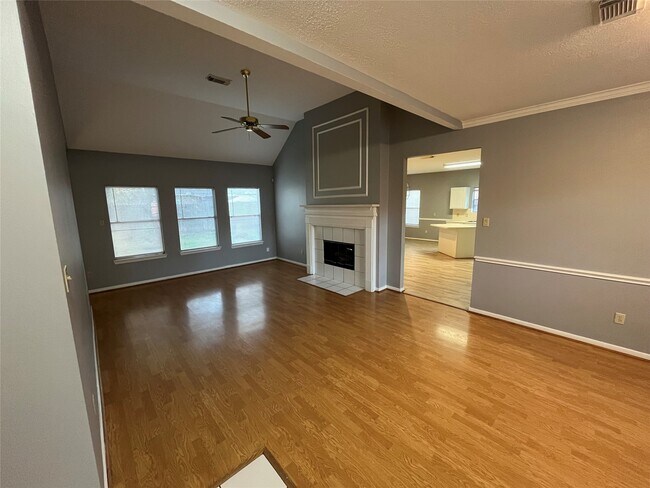 Foto del edificio - 16027 Silver Valley Dr