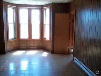 Building Photo - 96 Bennington St