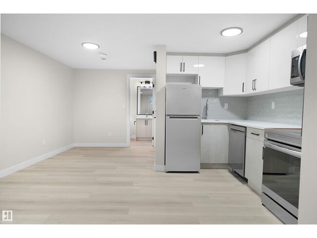 Building Photo - 9145 154 St NW