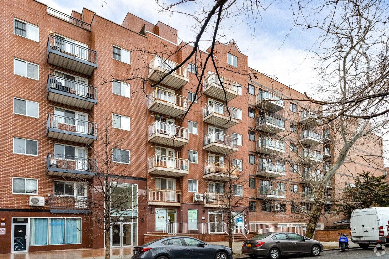 Foto principal - 6475 Austin St